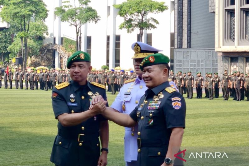 Jenderal TNI Agus Subiyanto serah terima jabatan Kepala Staf TNI AD