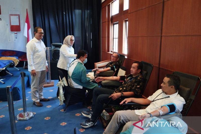 PMI Kota Cirebon terus penuhi kebutuhan kantong darah demi tolong pasien