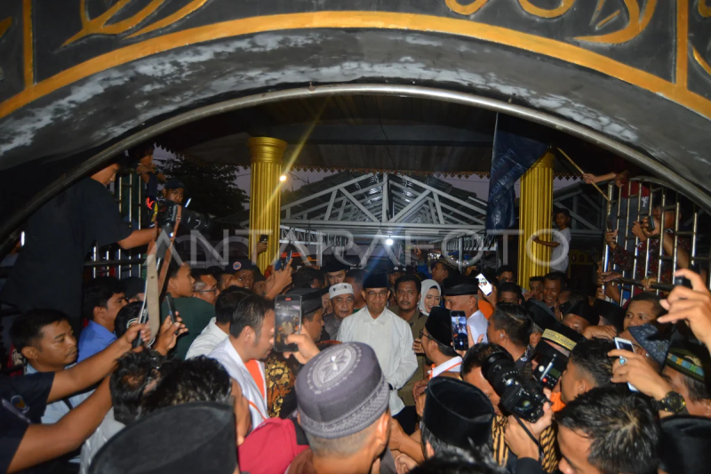 Anies Baswedan ziarah ke makam Syekh Burhanuddin