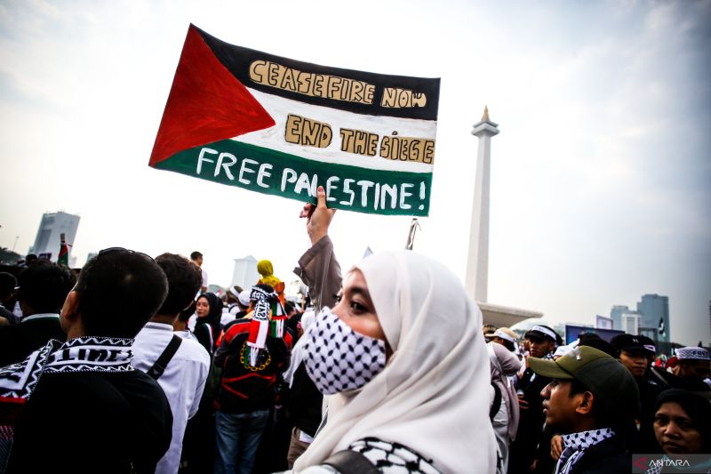 Puluhan ribu warga penuhi Trafalgar Square London berunjuk rasa dukung Palestina