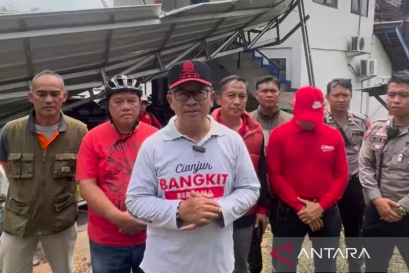 Petugas gabungan Cianjur tuntaskan penanganan banjir dan pohon tumbang