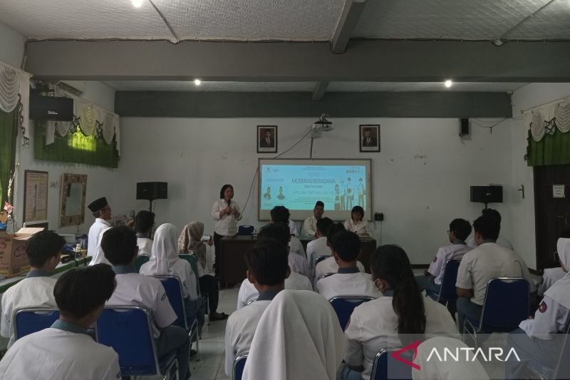 Kemenag Kota Cirebon giatkan penguatan moderasi beragama ke pelajar SMA