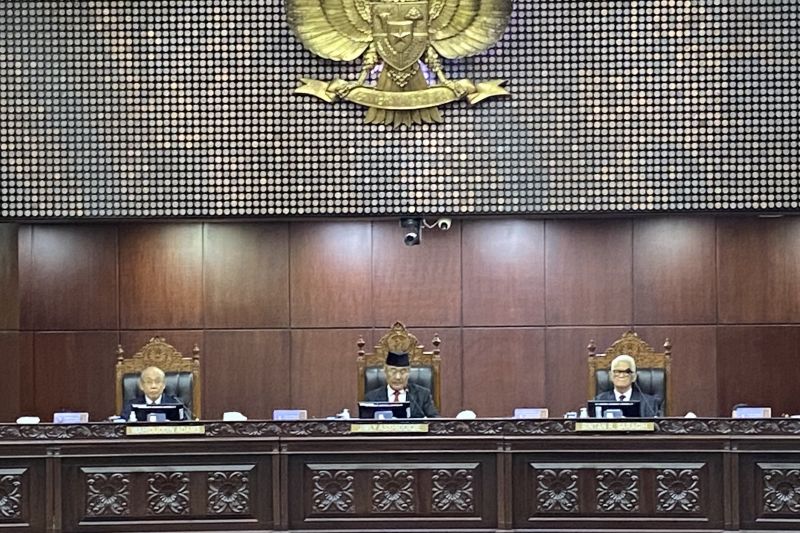 MKMK jatuhkan sanksi teguran lisan kepada 6 hakim konstitusi