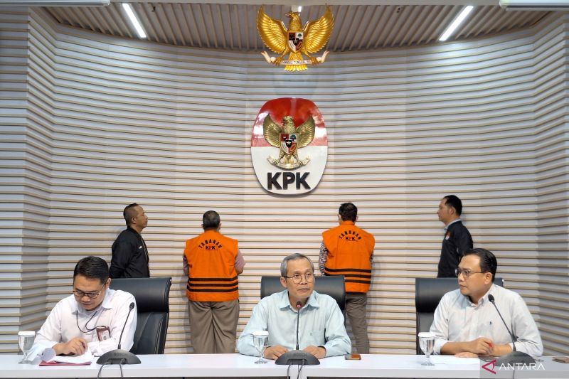 KPK Tahan Dua Tersangka Gratifikasi Pemeriksaan Pajak - ANTARA News