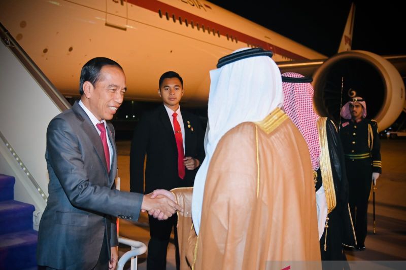 Presiden RI Jokowi tiba di Riyadh untuk hadiri KTT Luar Biasa OKI