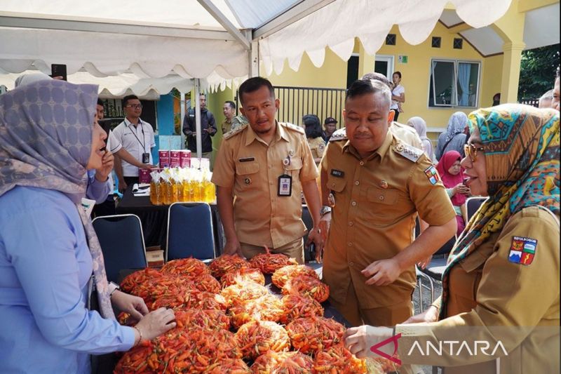 Sekda Bogor ajak Perumda Tirta Pakuan subsidi cabai di pasar murah