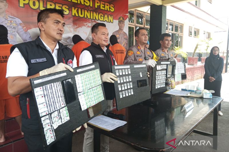 Polisi tangkap 5 pelaku kasus narkotika dan obat keras di Kuningan