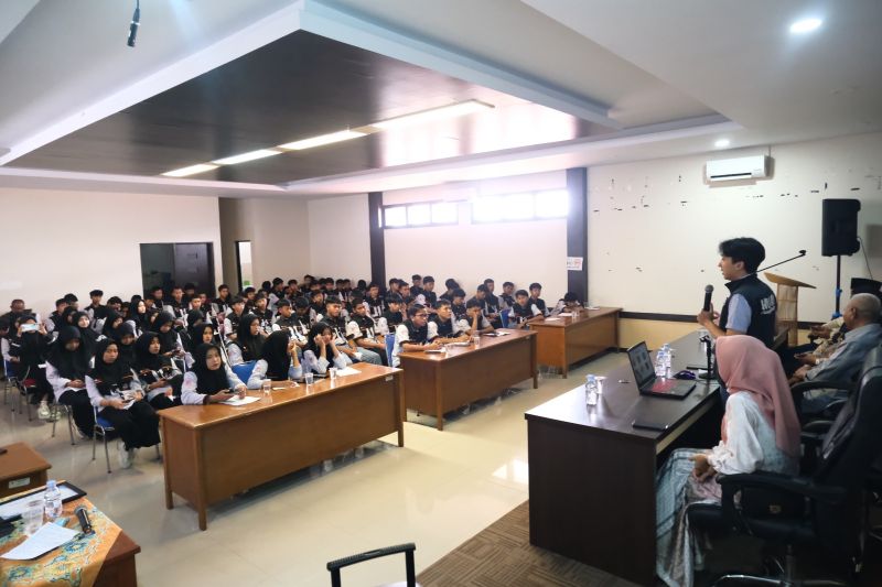 Diskominfo Garut edukasi siswa SMK tentang multimedia pada pemerintahan