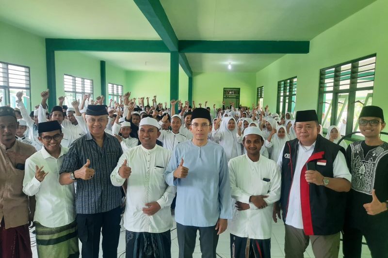 Tpn Ganjar Mahfud Mohon Restu Dan Dukungan Kiai Khos Situbondo Antara News Jawa Timur