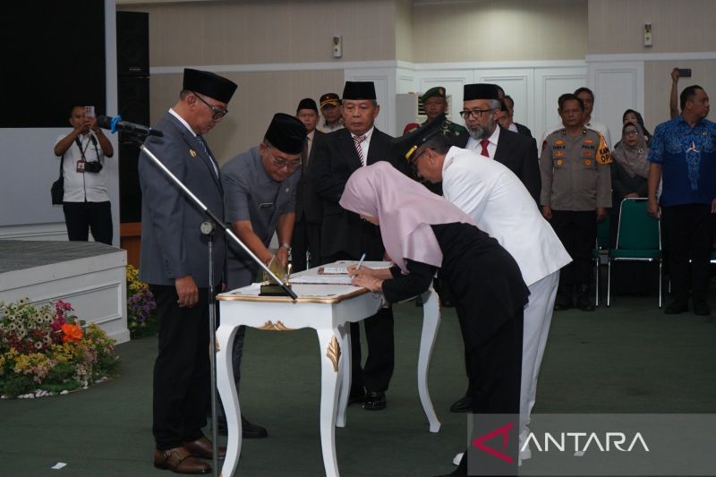 Bupati Bogor mutasi 5 pejabat eselon IIB setingkat kepala dinas