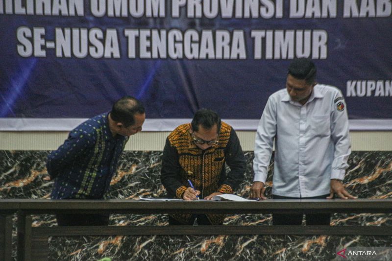 Penandatangan naskah Perjanjian Hibah Daerah