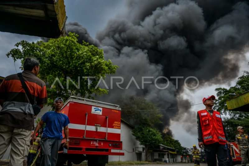 Kebakaran pabrik pemintalan kapas di Bandung