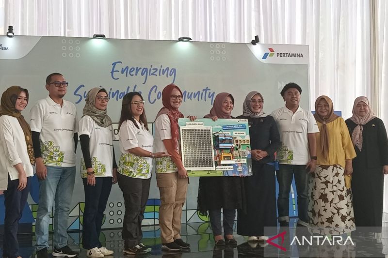 Pertamina salurkan bantuan panel surya ke sekolah di Kota Cirebon
