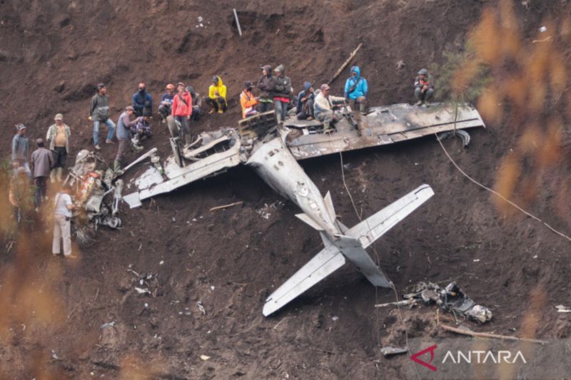 Kondisi bangkai pesawat Super Tucano yang kecelakaan di Pasuruan