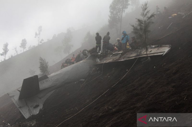 Kondisi bangkai pesawat Super Tucano yang kecelakaan di Pasuruan