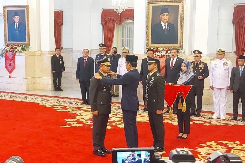 Presiden Joko Widodo lantik Jenderal Agus Subiyanto sebagai Panglima TNI