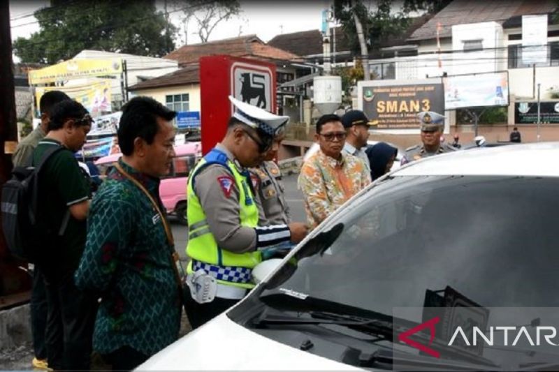 Penjabat Wali Kota Sukabumi optimistis target pendapatan pajak kendaraan bisa tercapai