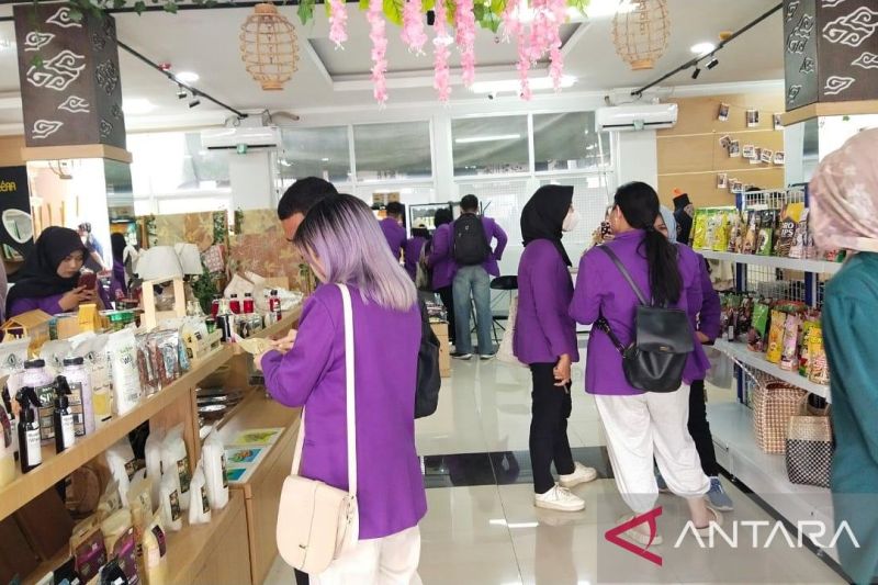 Program Bangga Buatan Cirebon perluas pasar UMKM