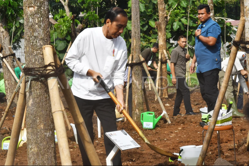 Gerakan tanam pohon di hutan kota JIEP