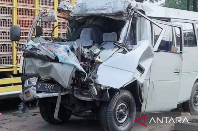 2 orang meninggal dalam kecelakaan di jalan Tol Cipularang KM 75