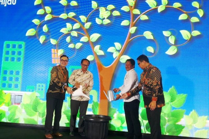 Sadar lingkungan, ramai-ramai untuk mulai menanam pohon