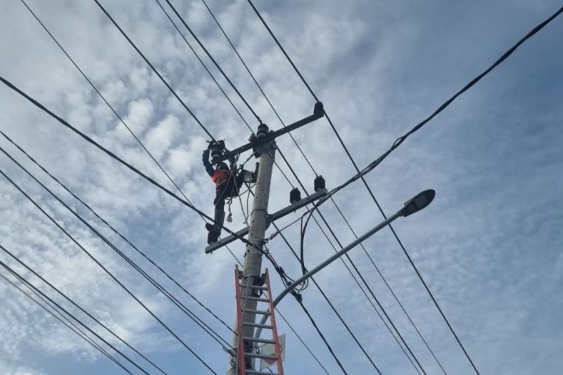 PLN Pulihkan Jaringan Listrik Terdampak Cuaca Ekstrem Di Natuna ANTARA News