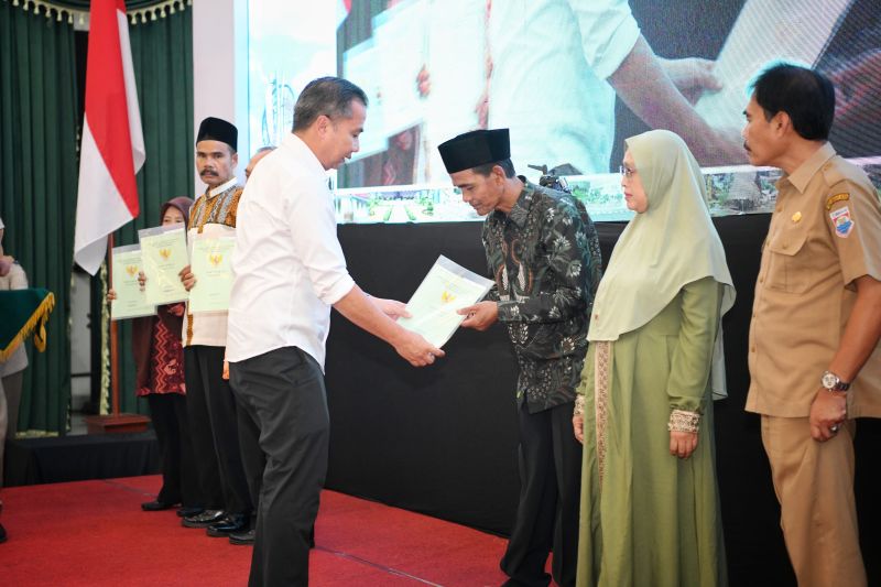 Jawa Barat berikan 388.399 sertifikat hak tanah lewat program PTSL
