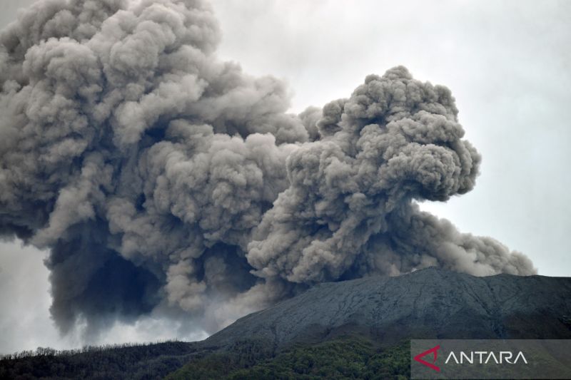 Gunung Marapi erupsi