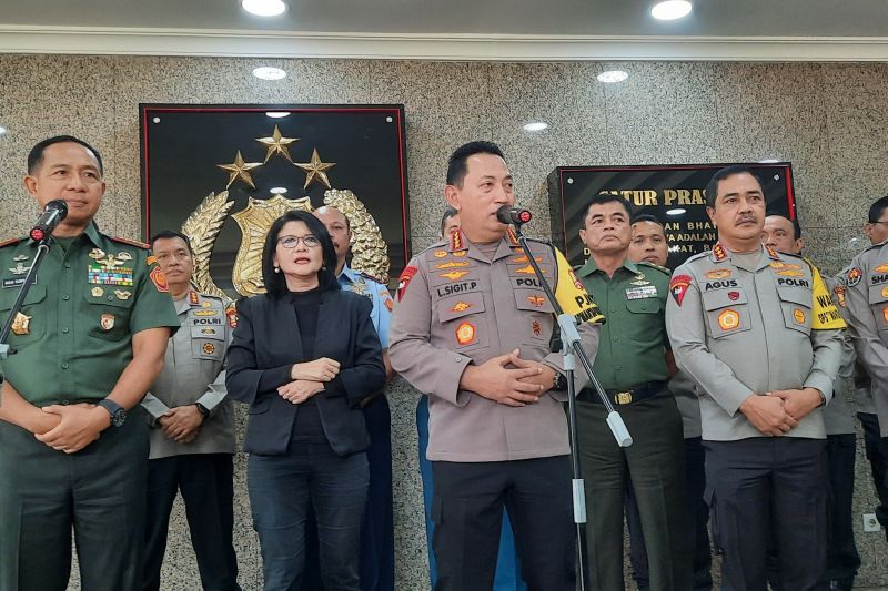 Kapolri menerima kunjungan kehormatan Panglima TNI Agus Subiyanto