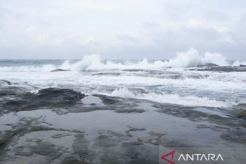 BMKG terbitkan peringatan dini gelombang tinggi di selatan Jabar dan 32 perairan RI