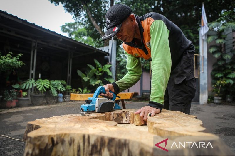 Pemanfaatan limbah kayu menjadi furnitur