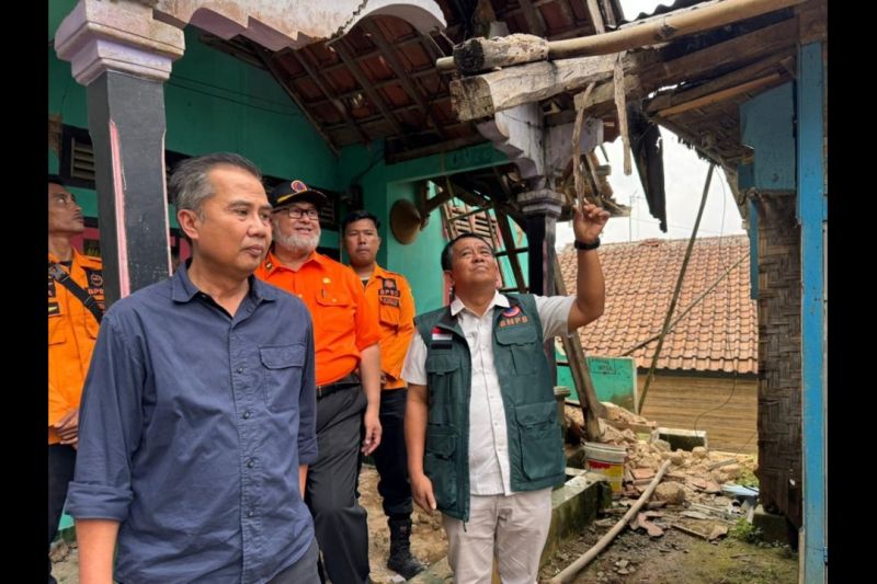 BNPB beri bantuan darurat kepada warga terdampak gempa M4,0 di Pamijahan Bogor