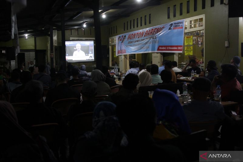Nobat debat kandidat Pilpres 2024 di warung kopi