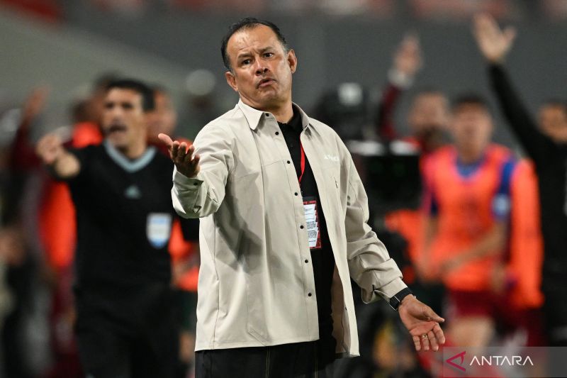 Alasan Federasi Sepak bola Peru pecat pelatih timnas Juan Reynoso