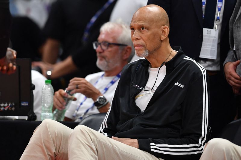 Legenda NBA Kareem Abdul-Jabbar dirawat di rumah sakit akibat patah tulang pinggul