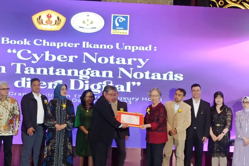 Ikano Universitas Padjajaran luncurkan buku kenotariatan siber