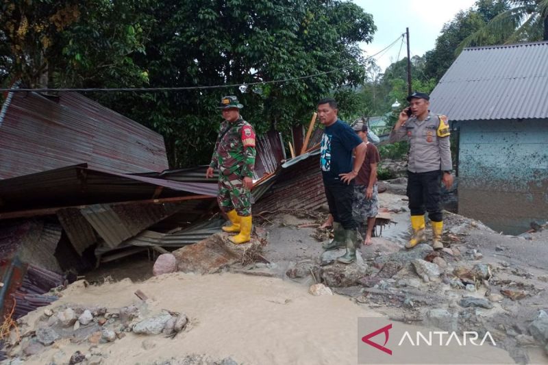 BPBD: 111 Orang Mengungsi Akibat Banjir Bandang Di Tapanuli Utara ...