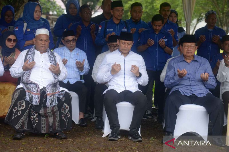 SBY ziarah di kuburan massal korban Tsunami Aceh