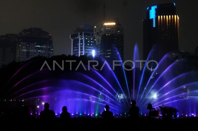 Wisata Monas malam hari