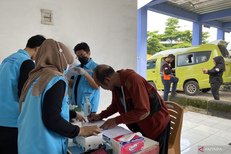 BNN Bandung Barat tes urine sopir angkutan umum di Terminal Lembang