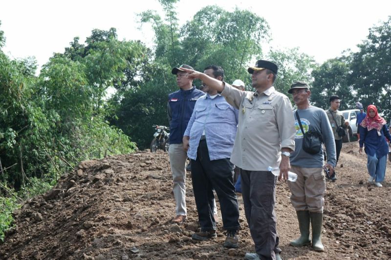 Proyek jalan Serangpanjang-Cipeundeuy buka akses 2 kecamatan