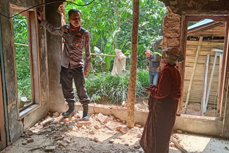 Gempa bumi akibatkan kerusakan rumah warga di Garut