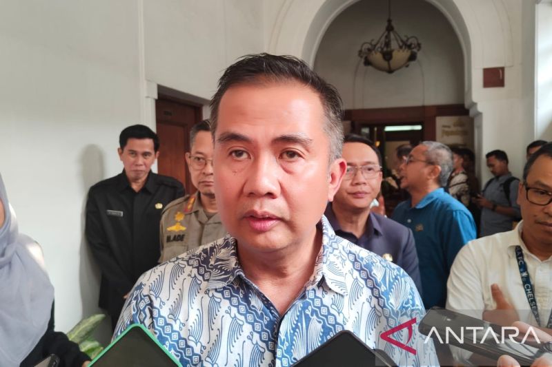 Pj Gubernur Jabar minta proyek terkait sampah dan transportasi digenjot pada 2024