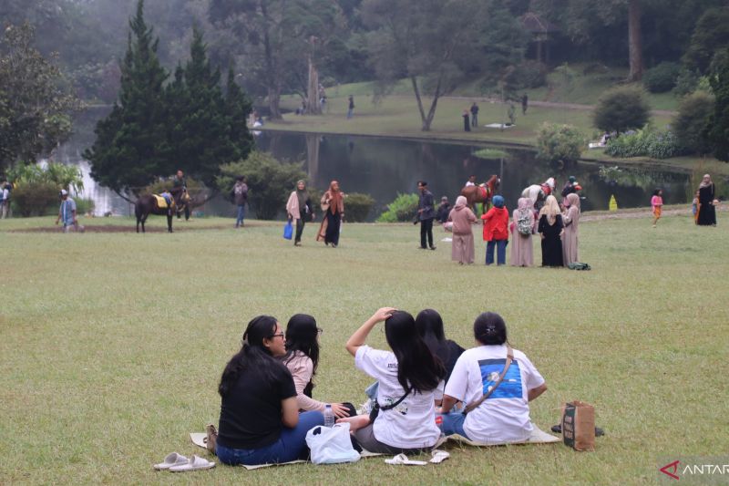 Ribuan wisatawan padati Kebun Raya Cibodas selama libur panjang akhir tahun