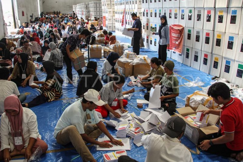 Pelipatan surat suara Pemilu KPU Makassar