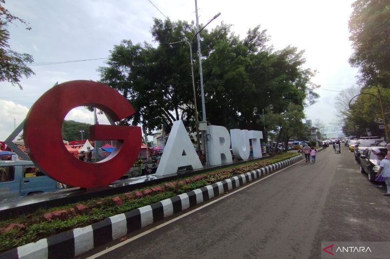 Polisi berlakukan bebas kendaraan malam hari saat Tahun Baru di jalan utama Garut