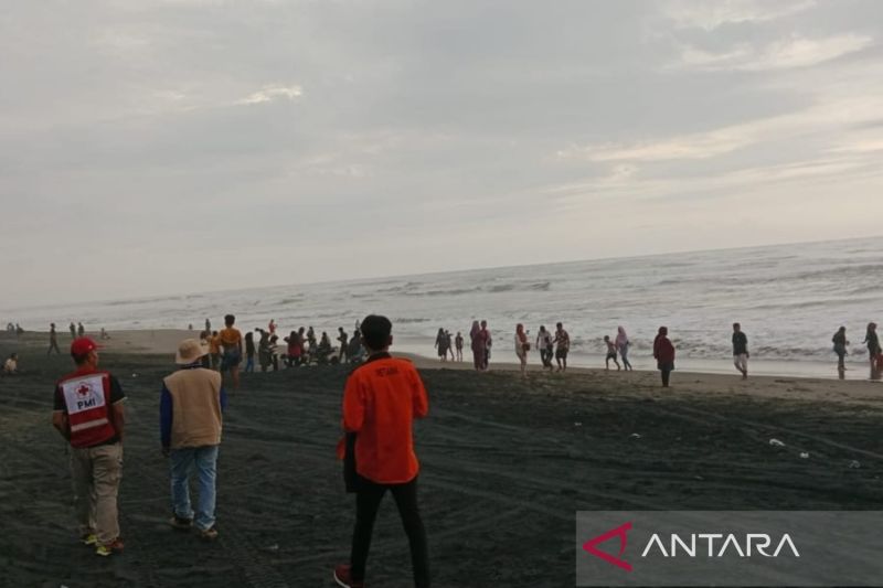 BPBD Cianjur siagakan 100 relawan di sepanjang pantai selatan