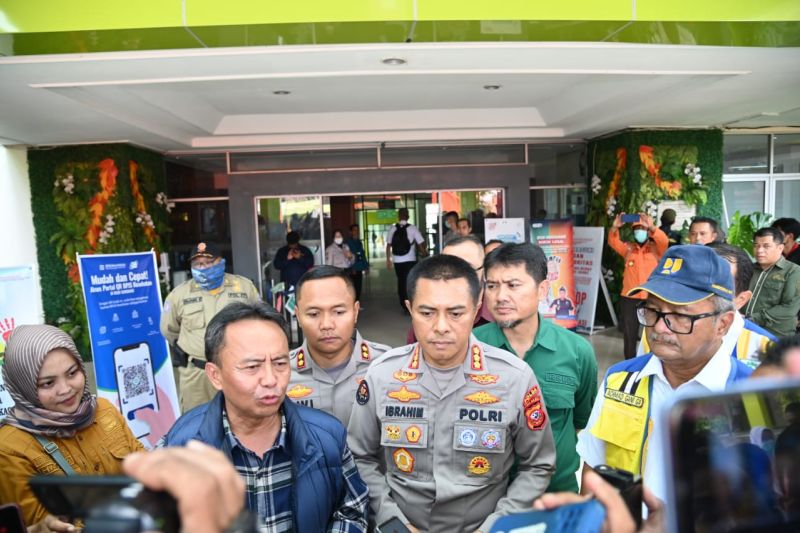 500 personel Polda Jabar bantu warga terdampak gempa Sumedang