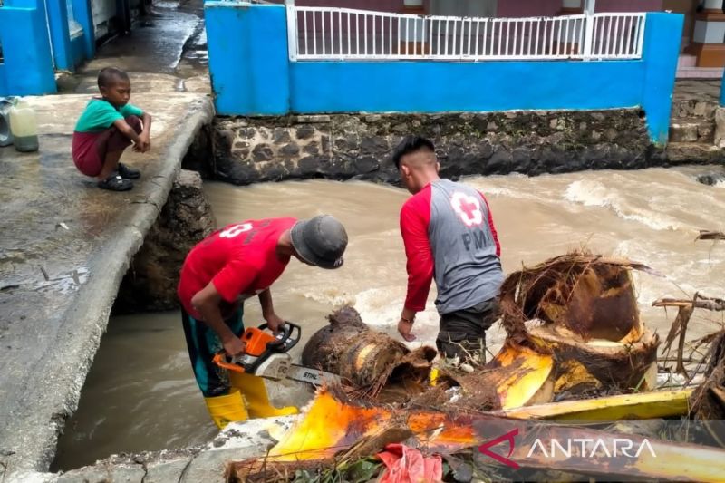 PMI Cianjur salurkan logistik ke 3 kecamatan terdampak banjir