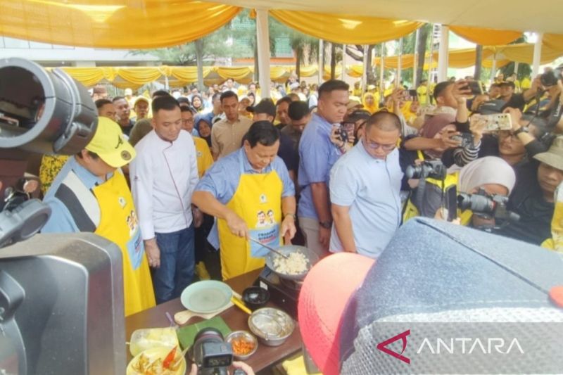 Prabowo bikin nasi goreng harga Rp15 ribu pada lomba masak digelar Golkar di Bogor